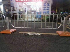 東莞機(jī)非隔離護(hù)欄 市政交通道路安全防護(hù)欄 價(jià)格港式路中隔離欄